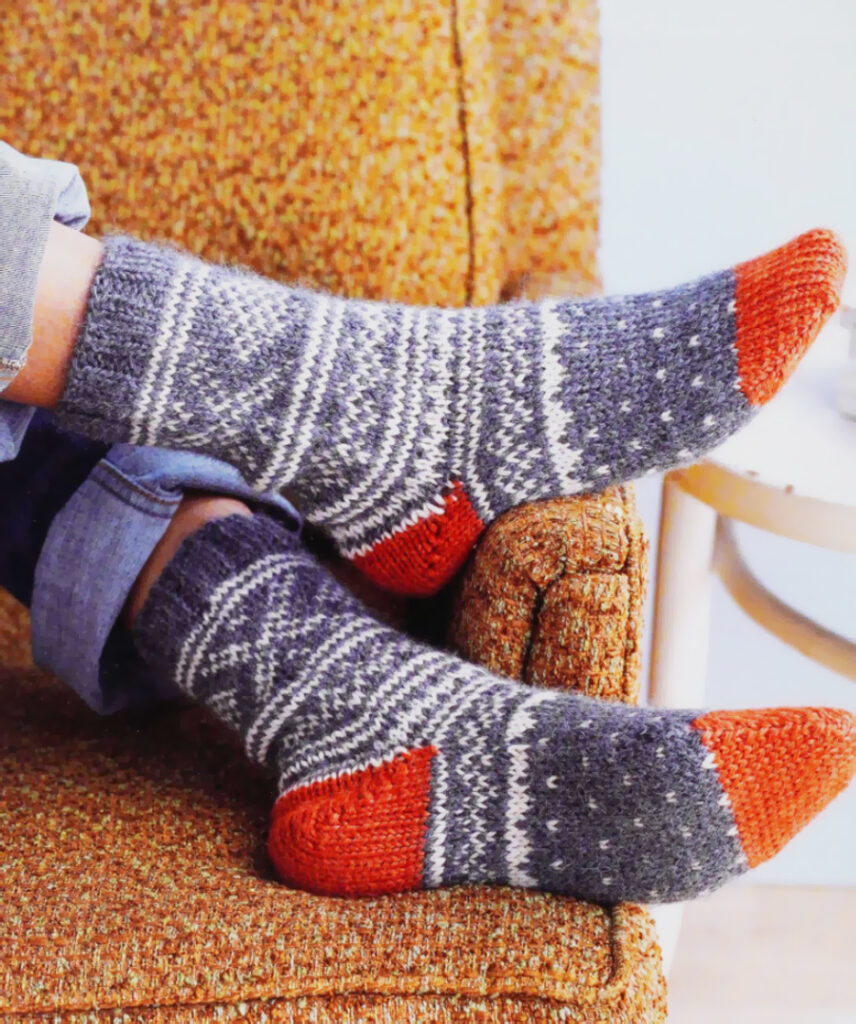 Norwegian Motif Socks Pattern - KnitCraft